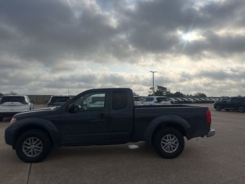 Used 2016 Nissan Frontier SV image 13