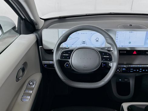 Used 2024 Hyundai Ioniq 5 SEL RWD image 18