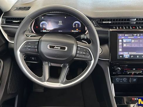 Used 2024 Jeep Grand Cherokee Laredo X RWD image 16