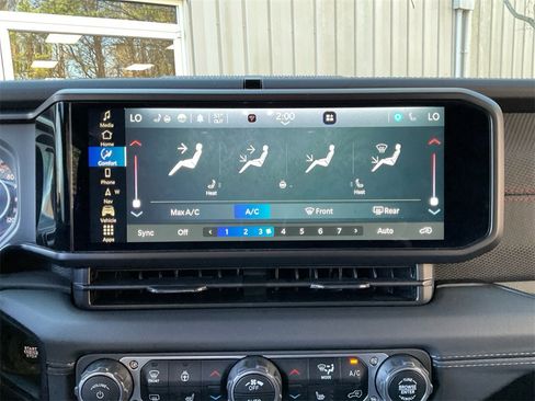 Used 2024 Jeep Wrangler Unlimited Rubicon w/ Technology Group image 23