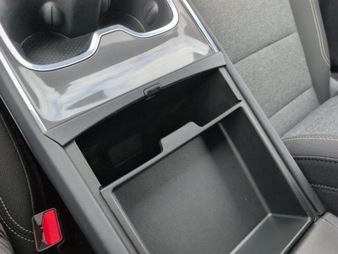 Used 2025 GMC Acadia Elevation FWD image 27