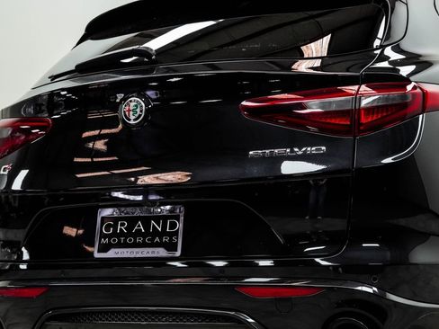 Used 2022 Alfa Romeo Stelvio Veloce image 13