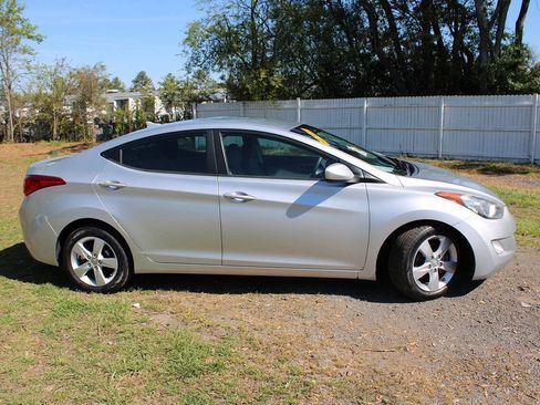 Used 2013 Hyundai Elantra GLS w/ Preferred Pkg image 6