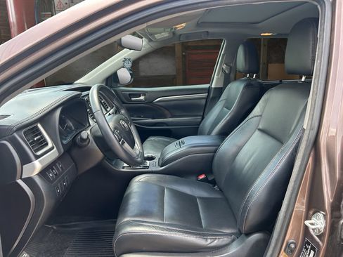 Used 2018 Toyota Highlander Limited FWD image 22