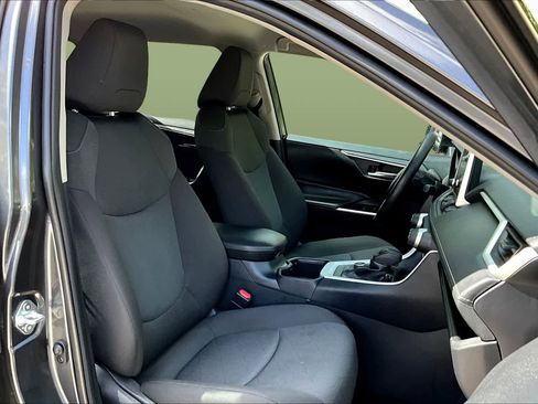 Used 2025 Toyota RAV4 XLE AWD/4WD image 13