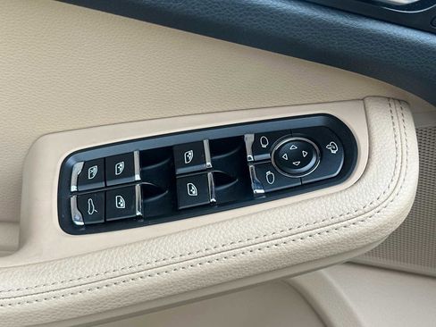 Certified 2025 Porsche Macan S image 13