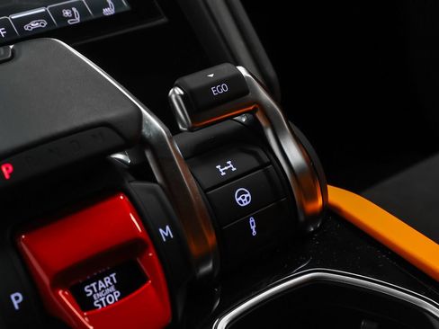 Used 2022 Lamborghini Urus AWD/4WD image 60