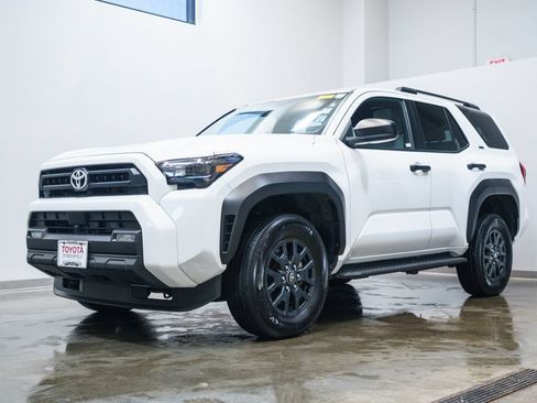 Used 2025 Toyota 4Runner SR5 AWD/4WD image 3