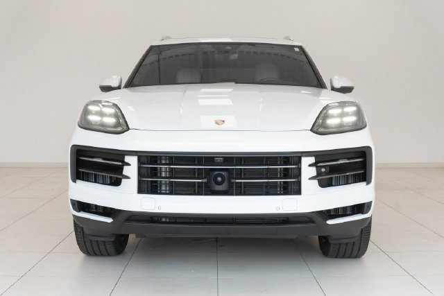 Used 2025 Porsche Cayenne w/ Premium Package Plus AWD/4WD image 24