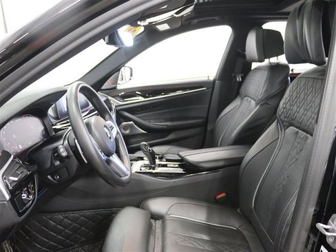 Used 2020 BMW M550i xDrive w/ Executive Package image 9