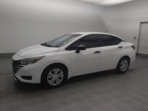 Used 2025 Nissan Versa S w/ Trunk Package FWD image 2