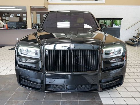 Used 2022 Rolls-Royce Cullinan Black Badge w/ Dark Exterior Package AWD/4WD image 26