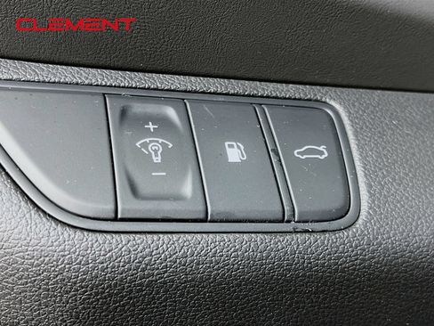 Used 2025 Genesis G70 2.5T RWD image 13