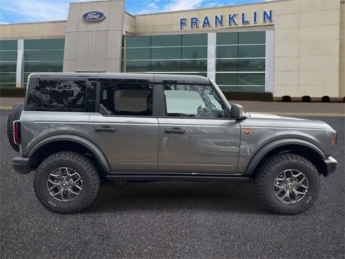 New 2025 Ford Bronco Badlands image 8
