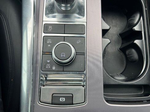 Used 2019 Land Rover Range Rover Sport HSE image 38