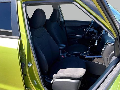Used 2015 Kia Soul ! FWD image 5