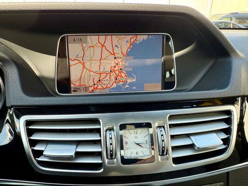 Used 2014 Mercedes-Benz E 250 BlueTEC Sedan image 23