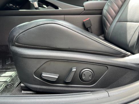 Used 2023 Hyundai Elantra Limited FWD image 25