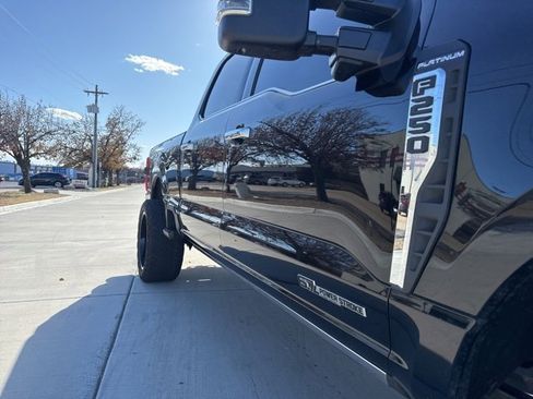 Used 2024 Ford F250 Platinum image 9