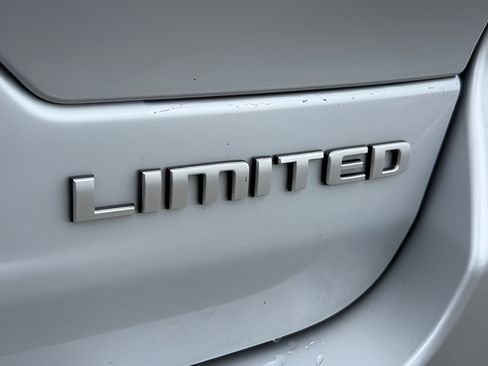 Used 2025 Jeep Grand Cherokee Limited AWD/4WD image 19