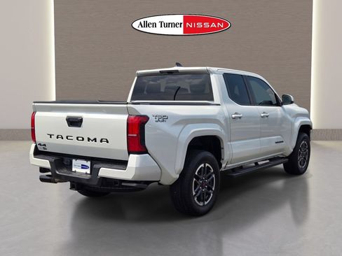 Used 2024 Toyota Tacoma TRD Sport AWD/4WD image 6