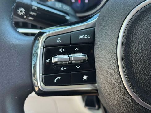 Used 2024 Kia Carnival EX FWD image 20