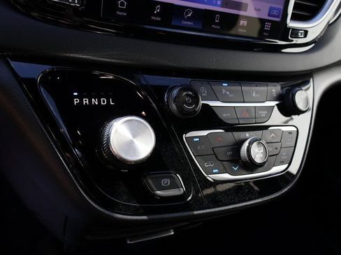 Used 2025 Chrysler Pacifica Select FWD image 28