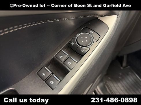 Used 2022 Ford Explorer XLT w/ Equipment Group 202A AWD/4WD image 16