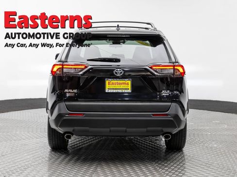 Used 2020 Toyota RAV4 XLE Premium AWD/4WD image 6