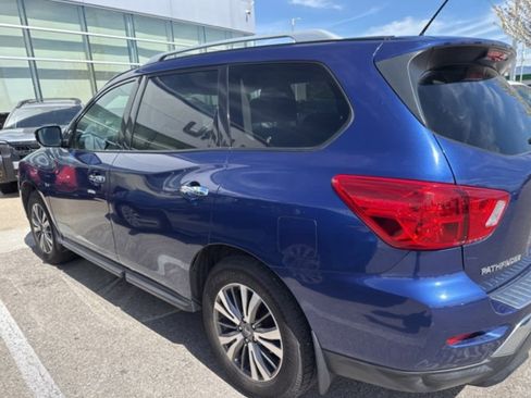 Used 2017 Nissan Pathfinder S image 15