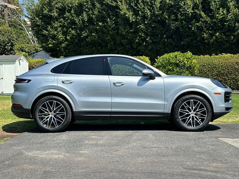 Certified 2025 Porsche Cayenne Coupe AWD/4WD image 9