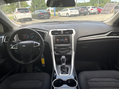 Used 2016 Ford Fusion SE FWD image 9