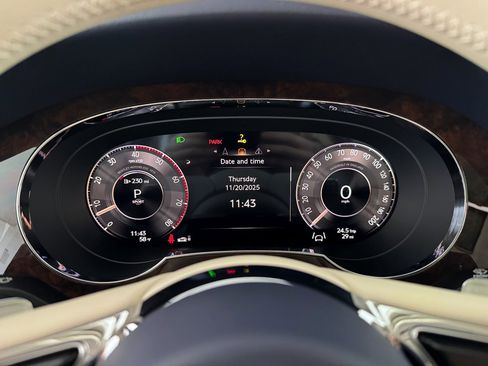 New 2025 Bentley Bentayga image 20