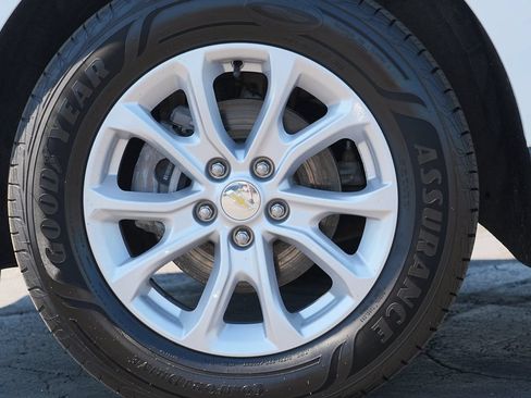 Used 2021 Chevrolet Equinox LS AWD/4WD image 11