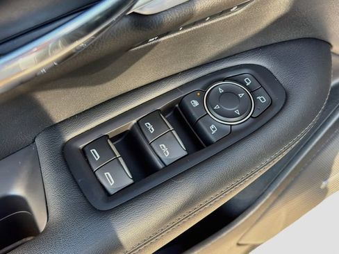 Used 2024 Cadillac XT6 Premium Luxury FWD image 25