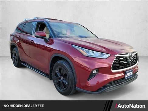 Used 2020 Toyota Highlander XLE FWD image 1