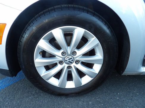 Used 2013 Volkswagen Beetle 2.5 FWD image 13