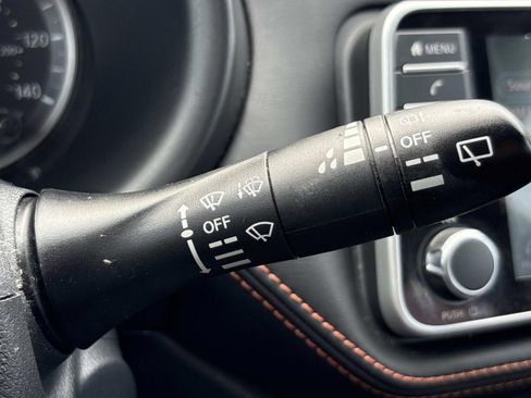 Used 2018 Nissan Kicks SR image 30