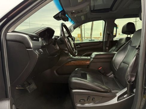 Used 2016 Chevrolet Suburban LTZ RWD image 41