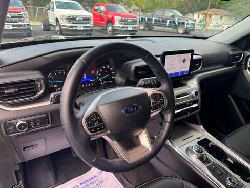 Used 2022 Ford Explorer XLT w/ Equipment Group 202A AWD/4WD image 7