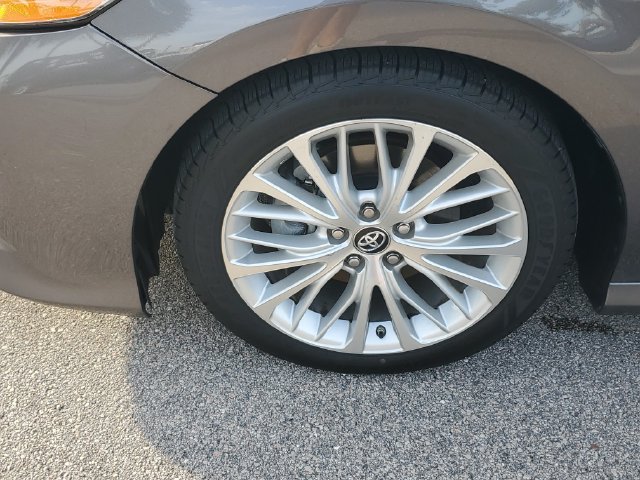 Used 2018 Toyota Camry XLE FWD image 11