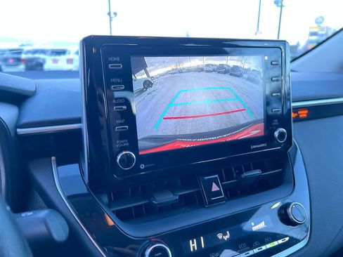 Used 2021 Toyota Corolla LE image 17