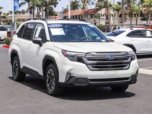 Certified 2025 Subaru Forester Premium AWD/4WD image 3