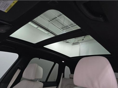 Used 2022 BMW X5 M50i w/ Executive Package image 8