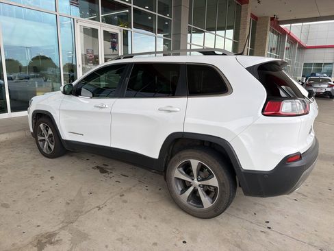 Used 2019 Jeep Cherokee Limited w/ Luxury Group FWD image 12