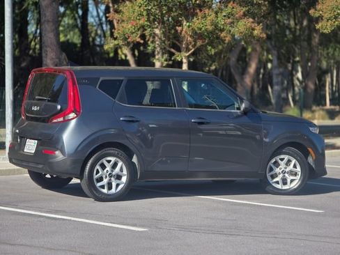 Used 2022 Kia Soul LX w/ Technology Package FWD image 4