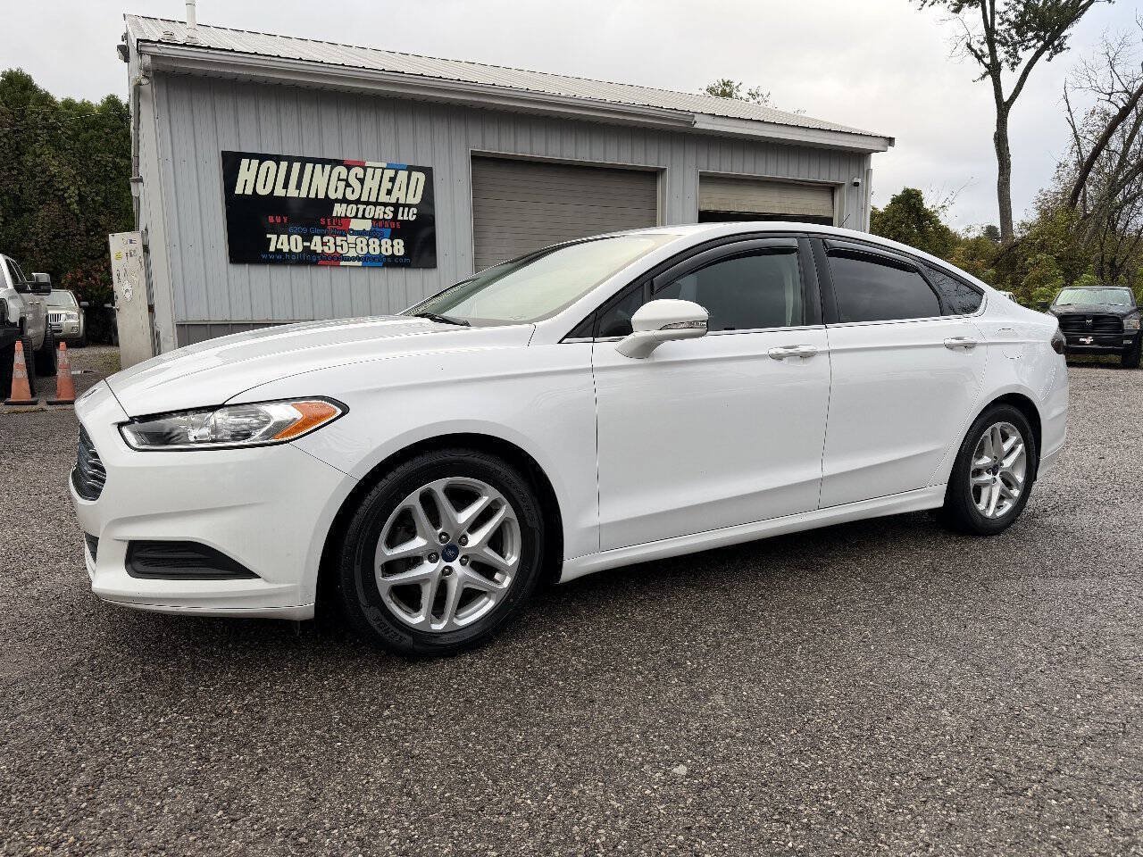 Used 2015 Ford Fusion SE FWD image 1
