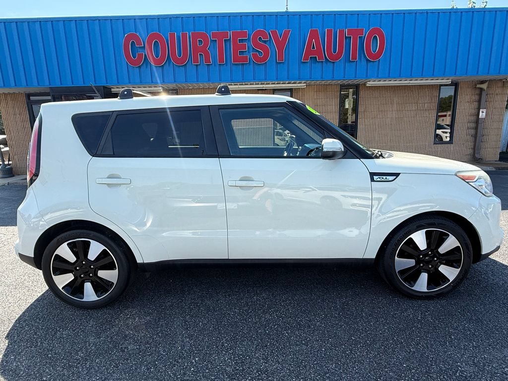 Used 2015 Kia Soul ! w/ Umber Package 1 FWD image 8