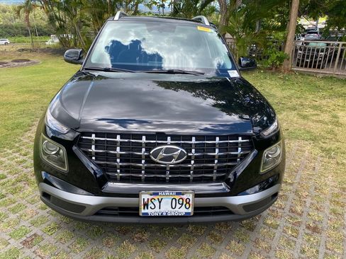 Certified 2023 Hyundai Venue SEL FWD image 2