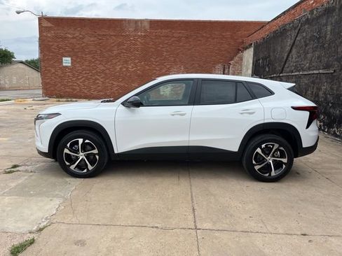 New 2026 Chevrolet Trax RS FWD image 2